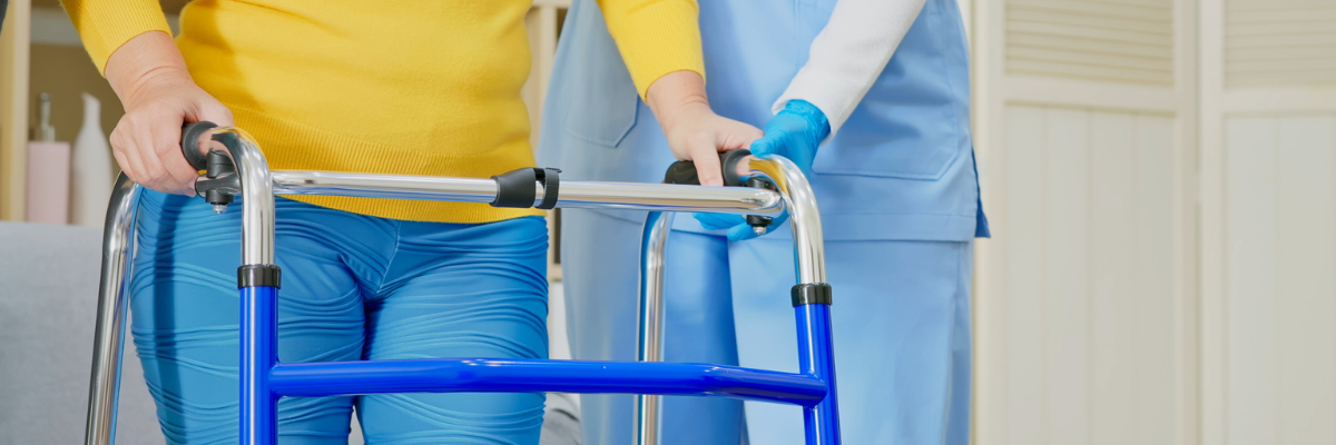 Uso de bastones o caminadores: ¿cuándo son necesarios en la artrosis de cadera?