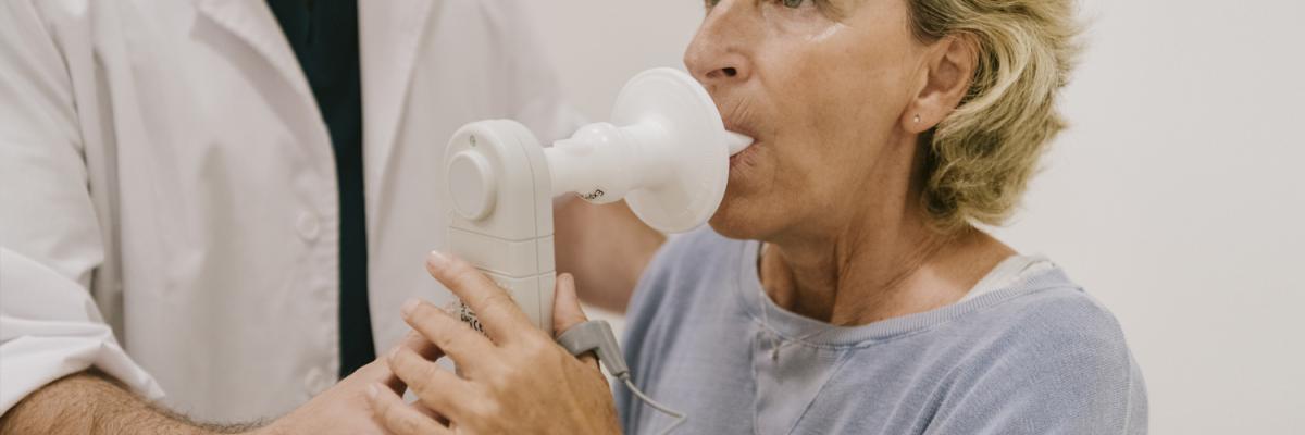 Fisioterapia respiratoria en adultos mayores: mejorando la función pulmonar y calidad de vida