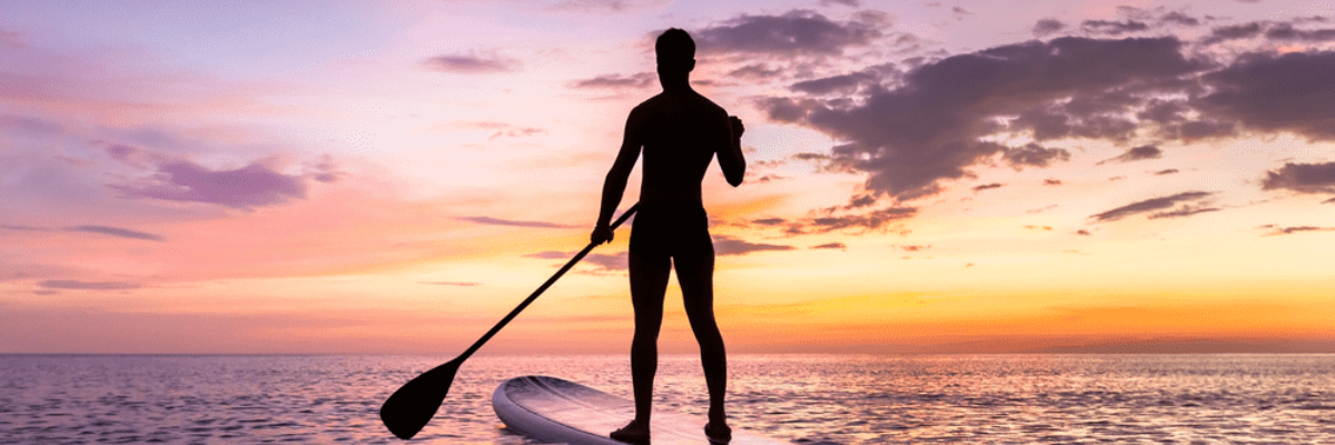 Cómo evitar lesiones de espalda al practicar paddle surf en Palma